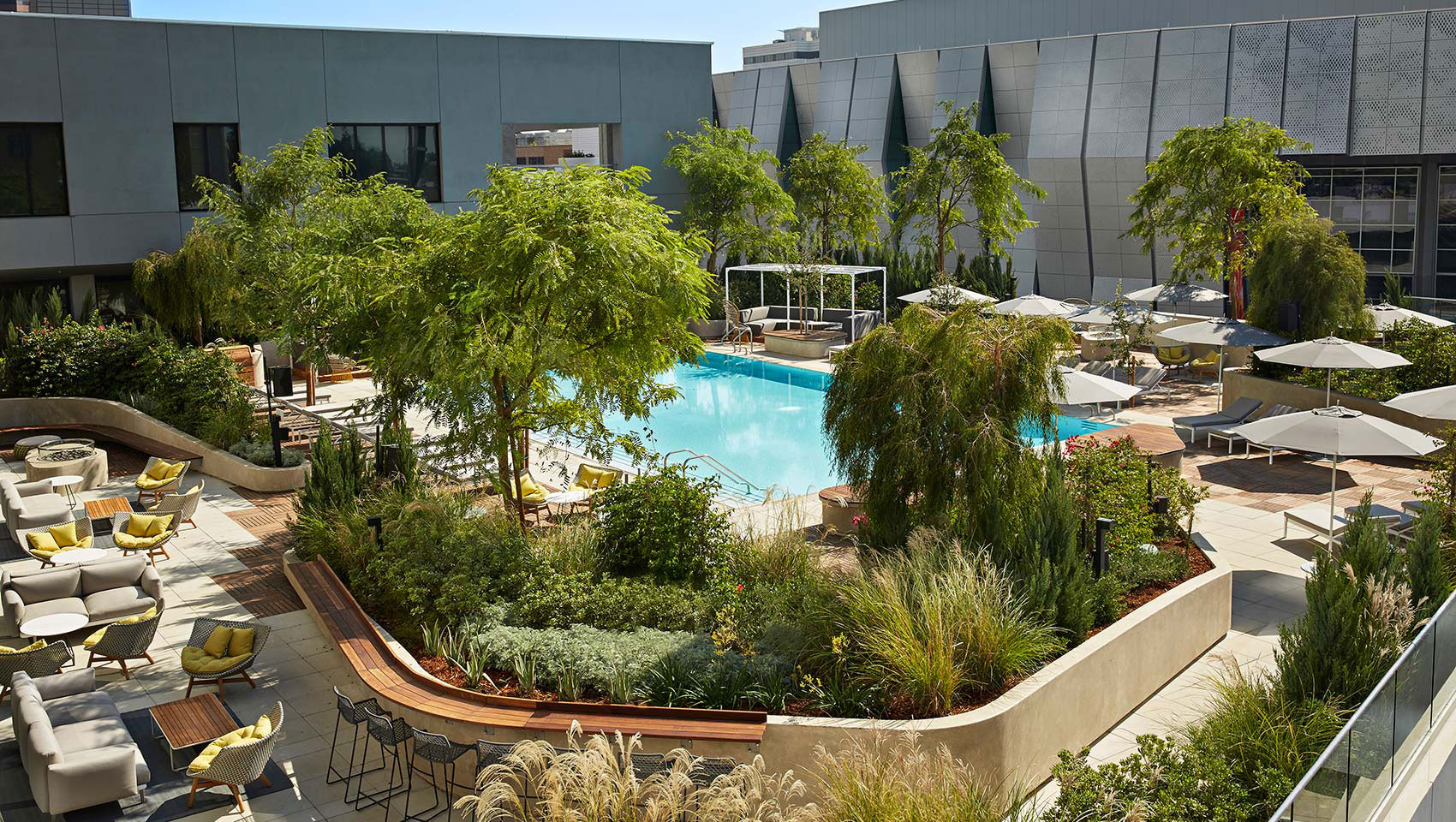 aerial-view-pool-sitting-area-sawyer-hotel-sacramento-kimpton